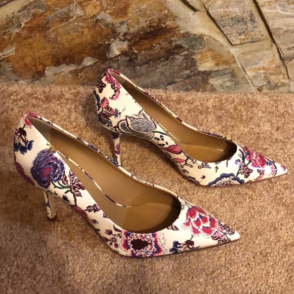 Brand New Tory Burch Penelope Pumps Size 5.5 - Picture 3 of 4